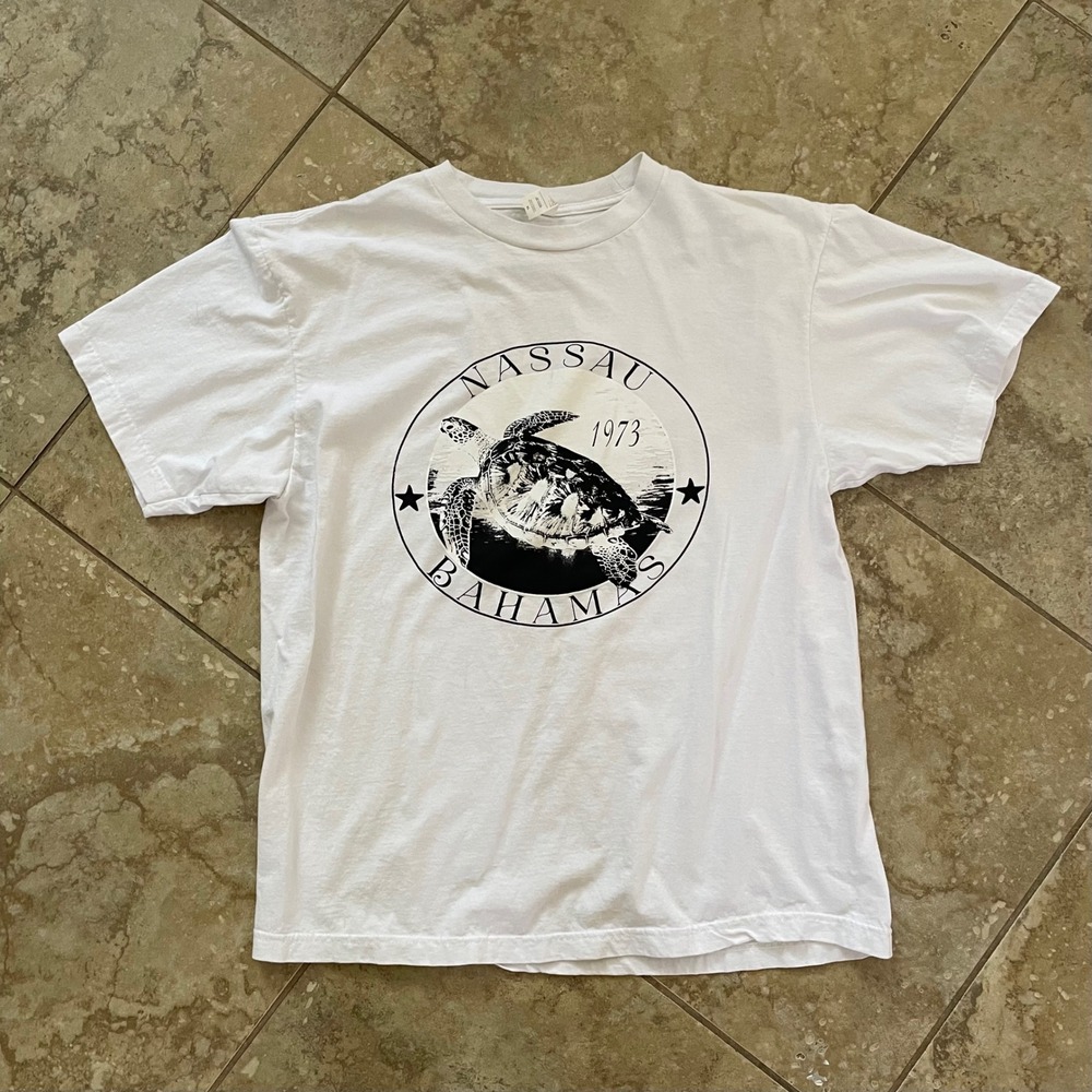 Nassau Bahamas 1973 Sea Turtle Graphic T-Shirt White XL Nassau Group Cotton